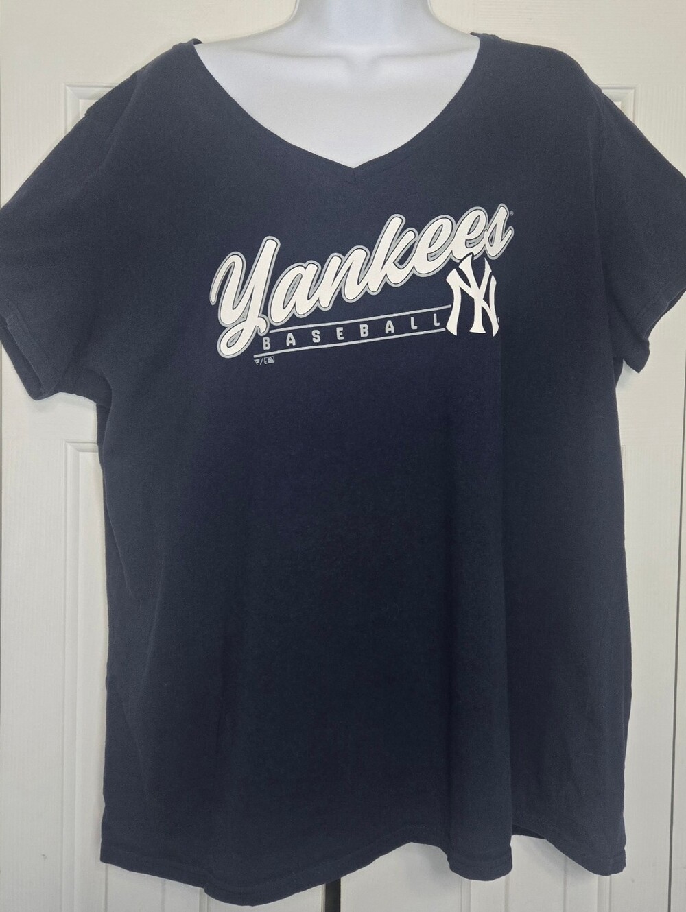 Fanatics New York Yankees Women's Shirt Plus Size 2XL Navy Blue V-Neck Tee MLB